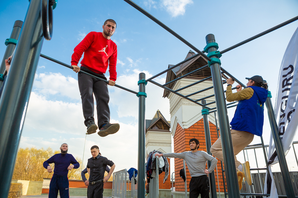 Мобильная воркаут площадка у Мемориальной мечети на Поклонной горе