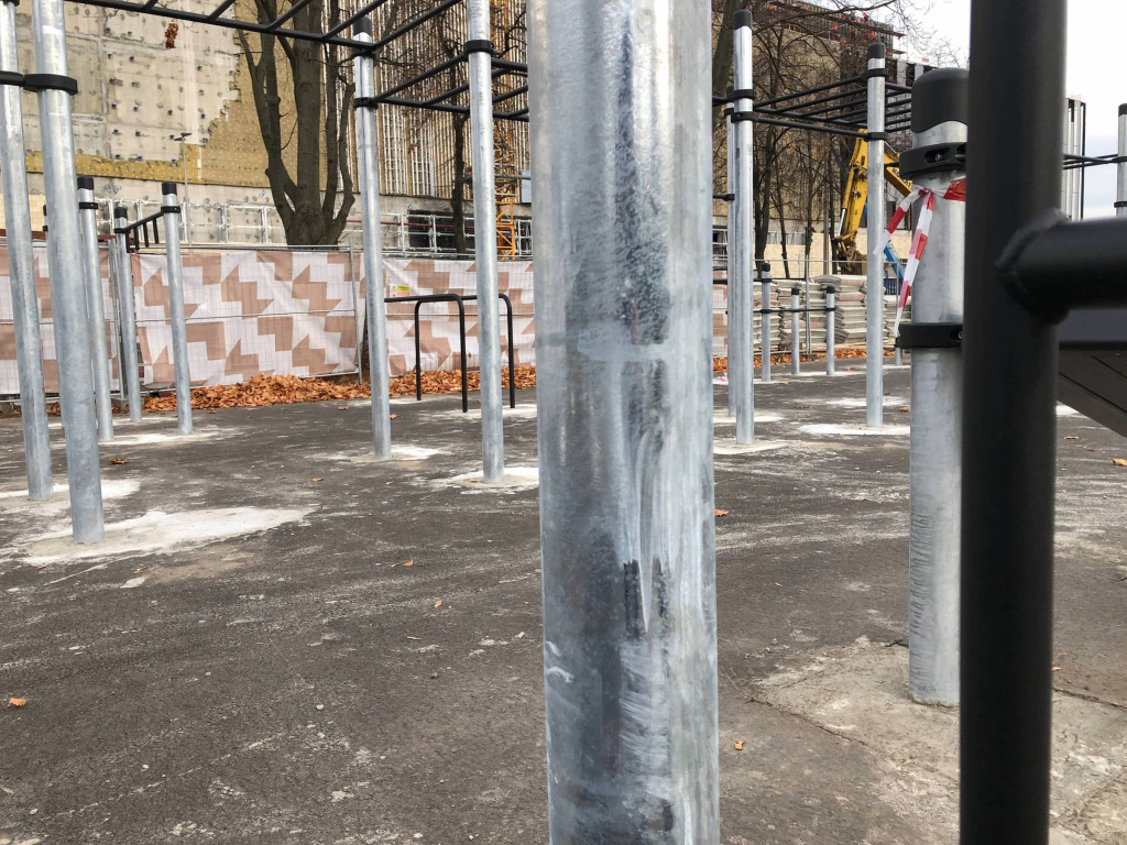 Белые разводы на горячеоцинкованных столбах